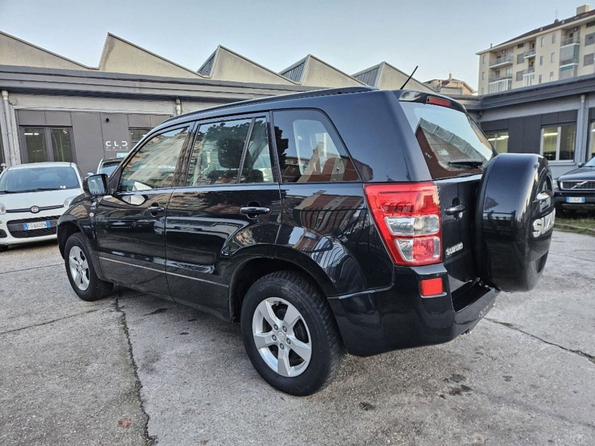 Suzuki Grand Vitara 1.9 DDiS 5 porte Crossover (6)