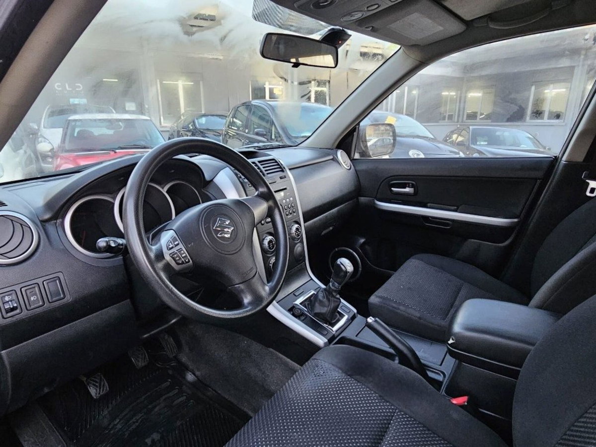 Suzuki Grand Vitara 1.9 DDiS 5 porte Crossover (7)