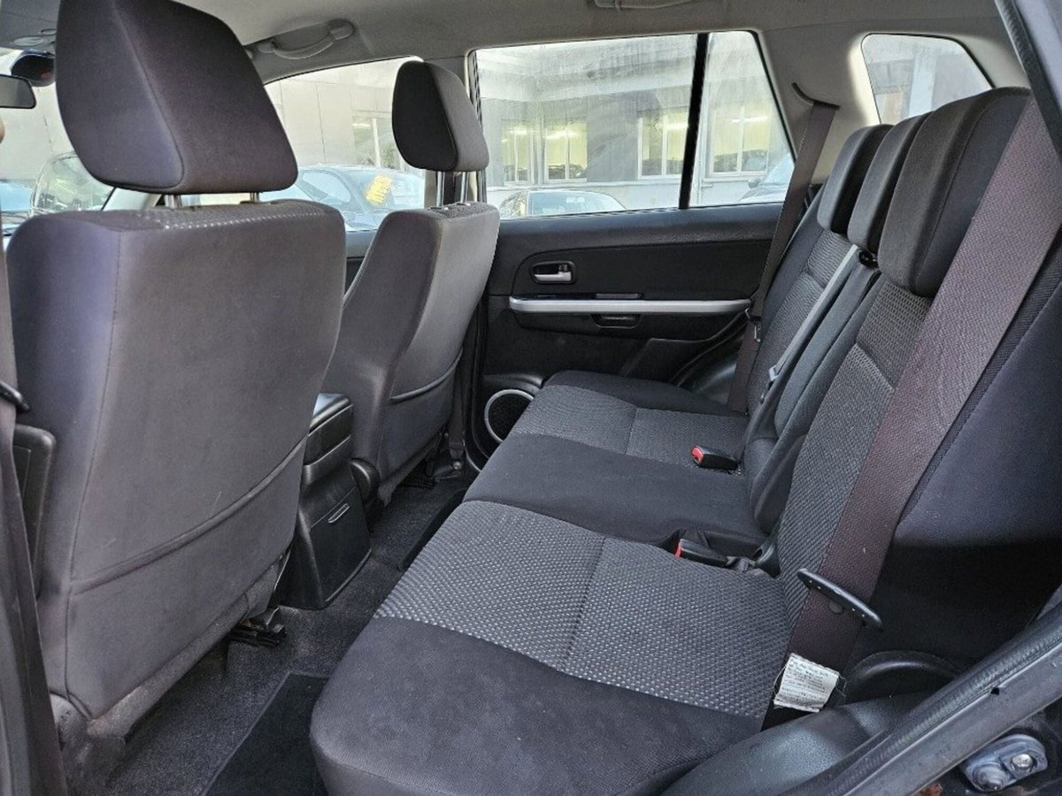 Suzuki Grand Vitara 1.9 DDiS 5 porte Crossover (9)