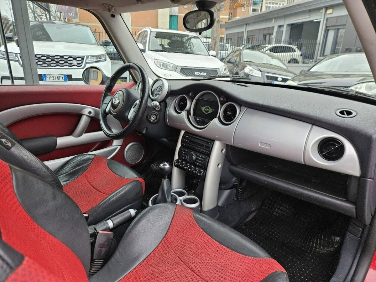MINI Mini 1.6 16V Cooper (9)