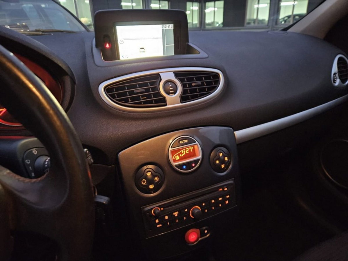 Renault Clio 1.2 16V TCE 105CV 5 porte Dynamique (13)