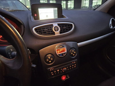 Renault Clio 1.2 16V TCE 105CV 5 porte Dynamique (13)