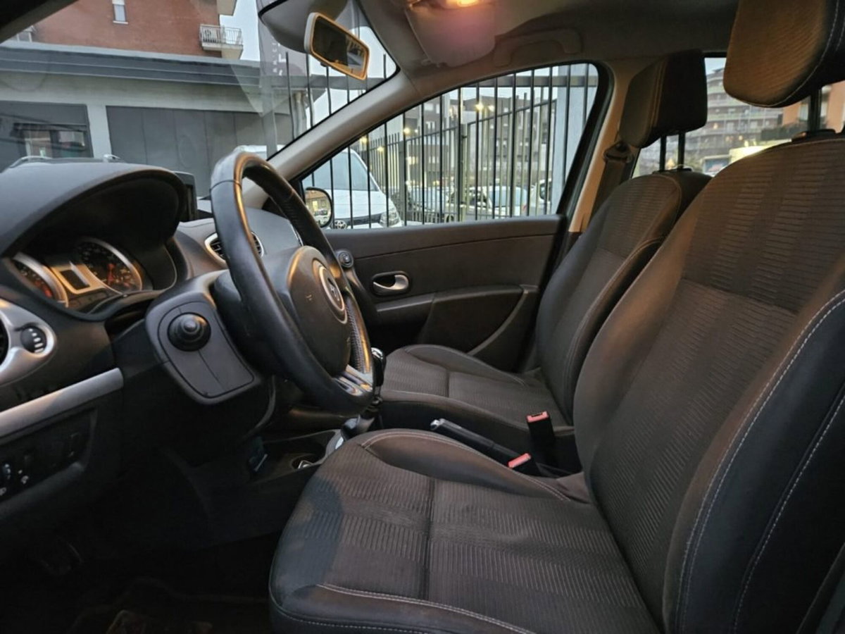 Renault Clio 1.2 16V TCE 105CV 5 porte Dynamique (8)