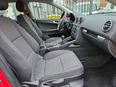 Audi A3 Sportback 2.0 16V TDI quattro Ambiente (10)