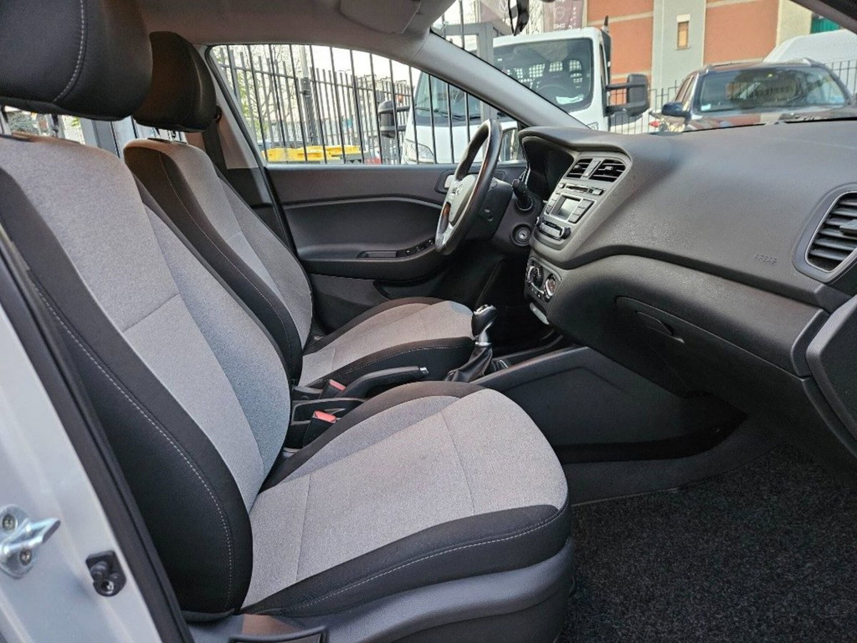 Hyundai i20 1.1 CRDi 12V 5 porte Style (12)