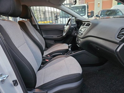 Hyundai i20 1.1 CRDi 12V 5 porte Style (12)