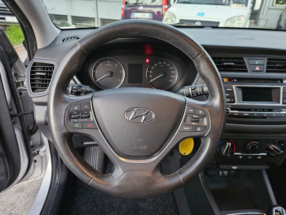 Hyundai i20 1.1 CRDi 12V 5 porte Style (14)