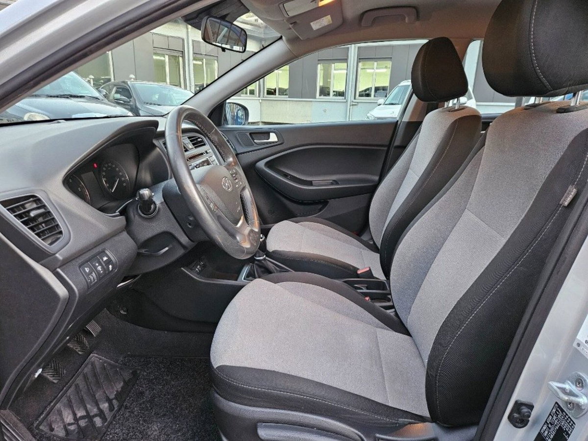Hyundai i20 1.1 CRDi 12V 5 porte Style (8)