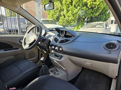 Renault Twingo 1.2 16V Confort (10)