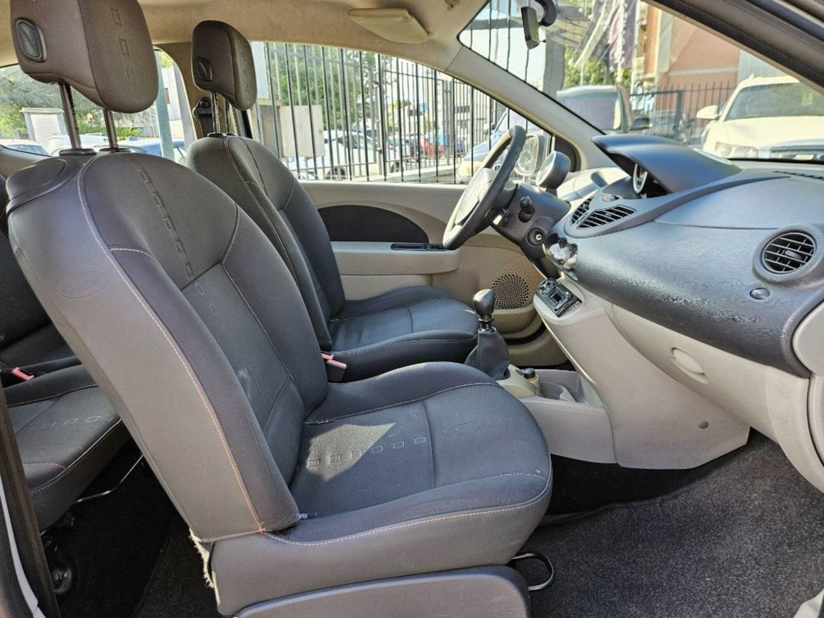 Renault Twingo 1.2 16V Confort (11)