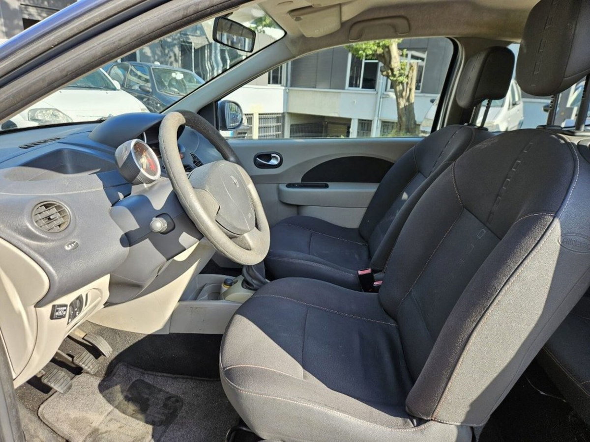 Renault Twingo 1.2 16V Confort (9)