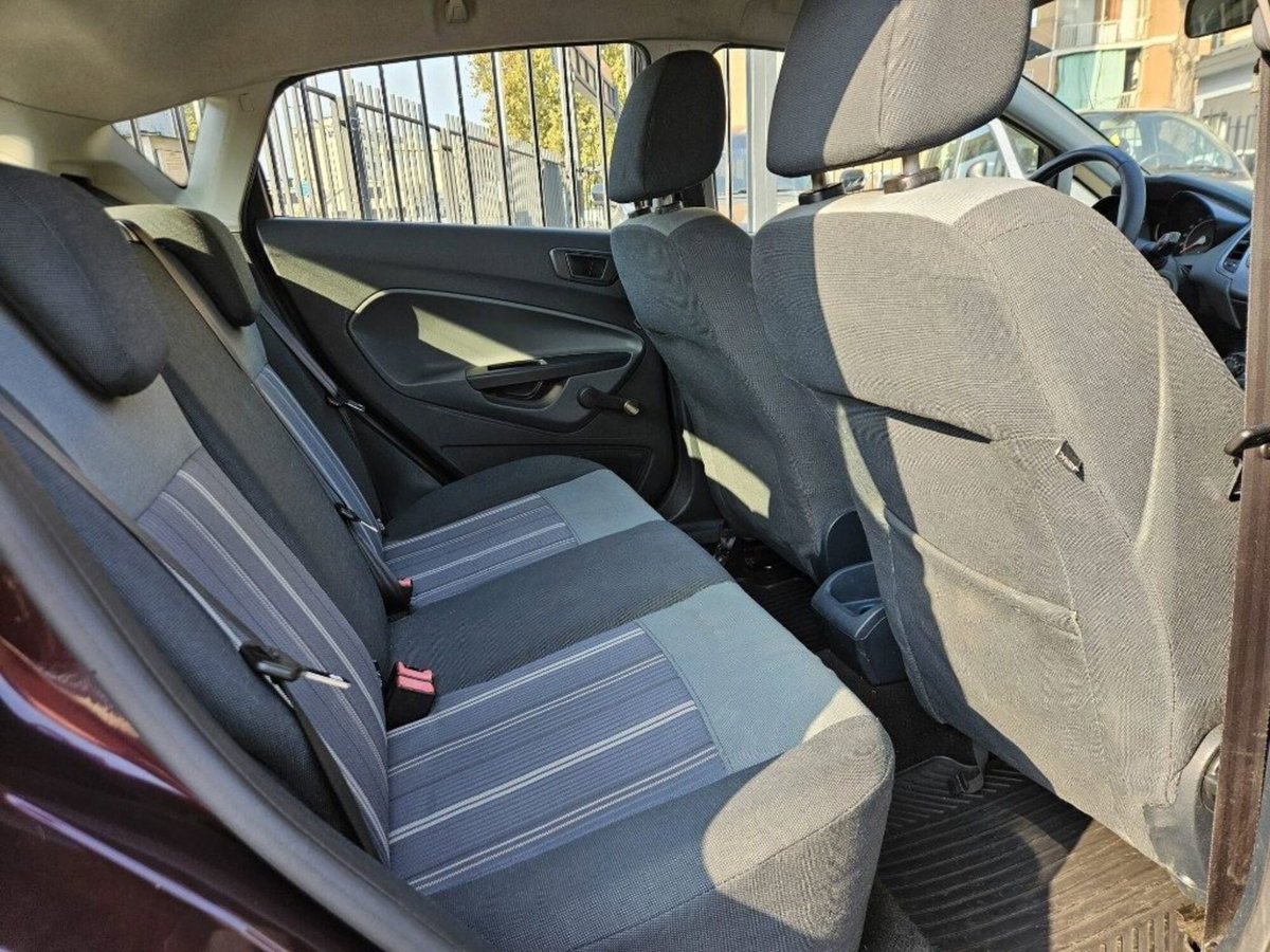 Ford Fiesta 1.4 TDCi 5p. Ambiente (11)