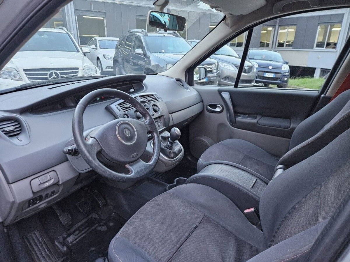 Renault Grand Scénic 1.5 dCi/105CV (5)