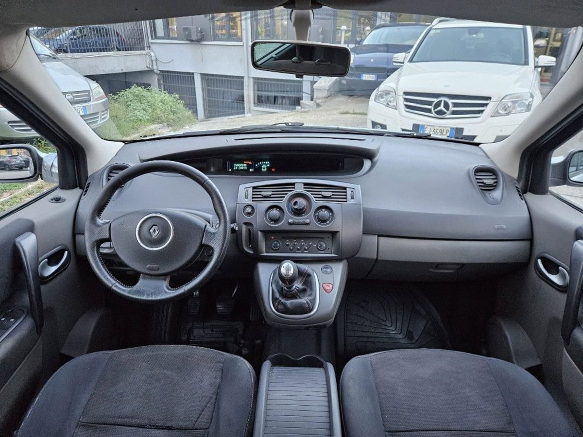 Renault Grand Scénic 1.5 dCi/105CV (6)