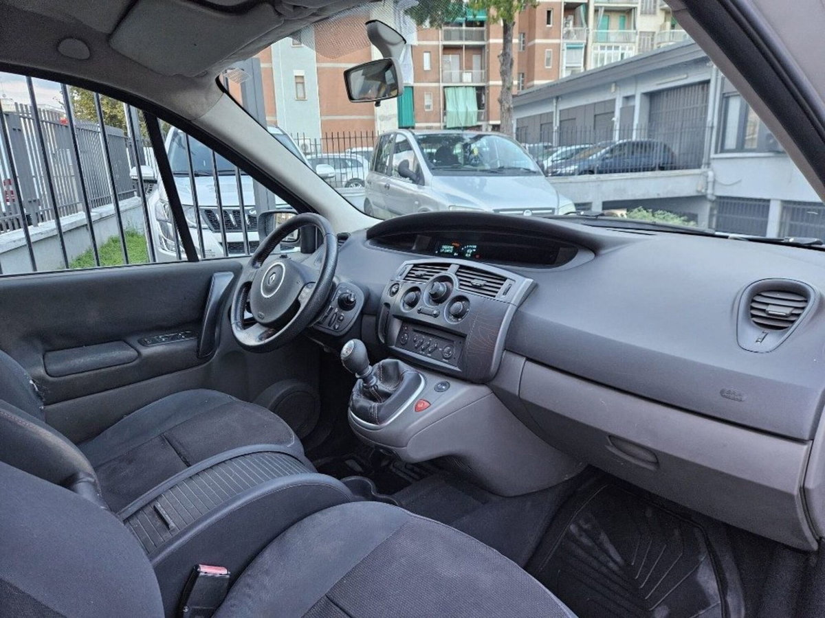 Renault Grand Scénic 1.5 dCi/105CV (8)