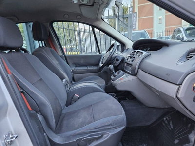 Renault Grand Scénic 1.5 dCi/105CV (9)