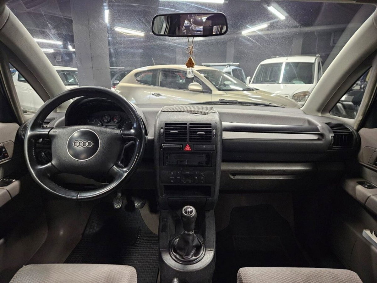 Audi A2 1.4 16V (9)