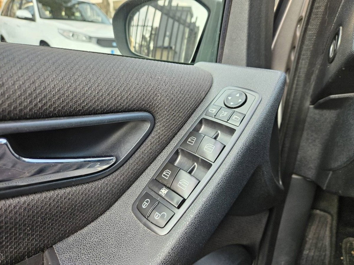 Mercedes-Benz Classe B 180 CDI Sport (15)