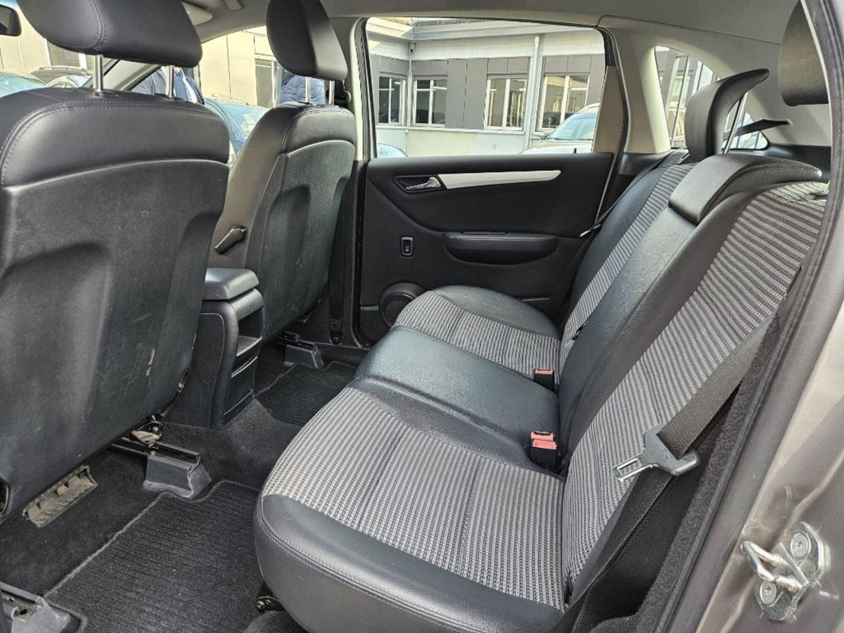 Mercedes-Benz Classe B 180 CDI Sport (9)