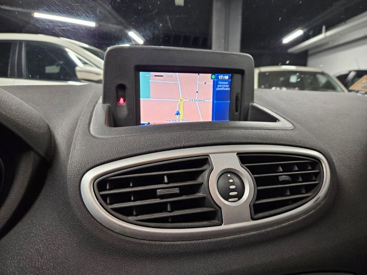 Renault Clio 1.2 16V 3 porte (12)
