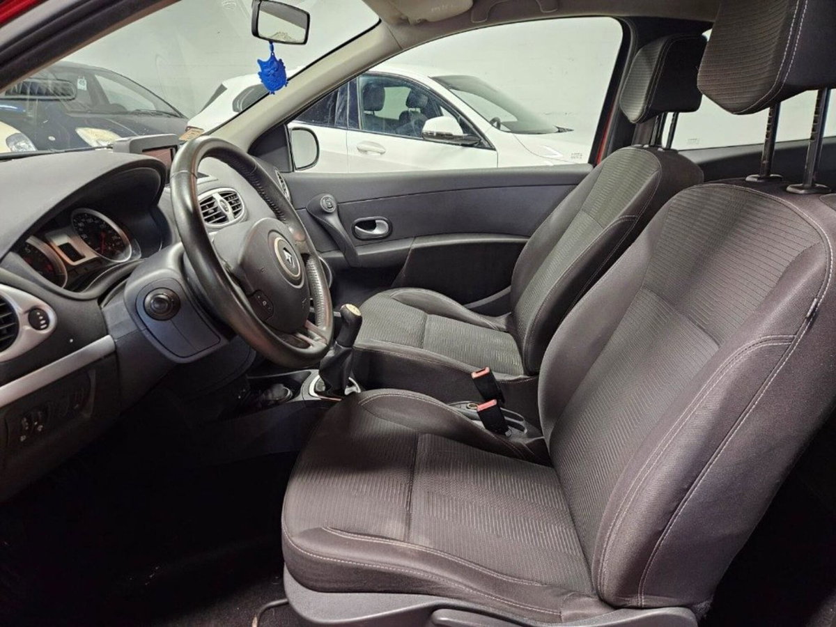 Renault Clio 1.2 16V 3 porte (7)