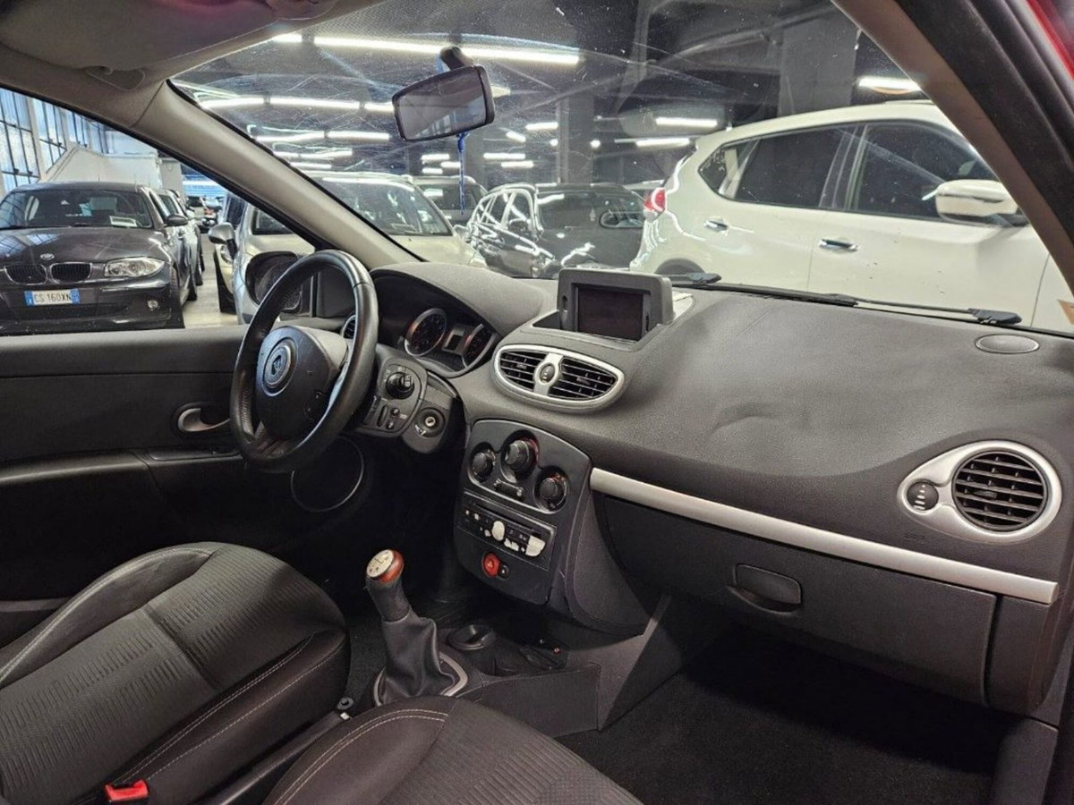 Renault Clio 1.2 16V 3 porte (8)