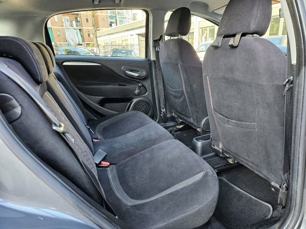 Fiat Punto 1.3 MJT II 75 CV 5 porte Lounge (10)