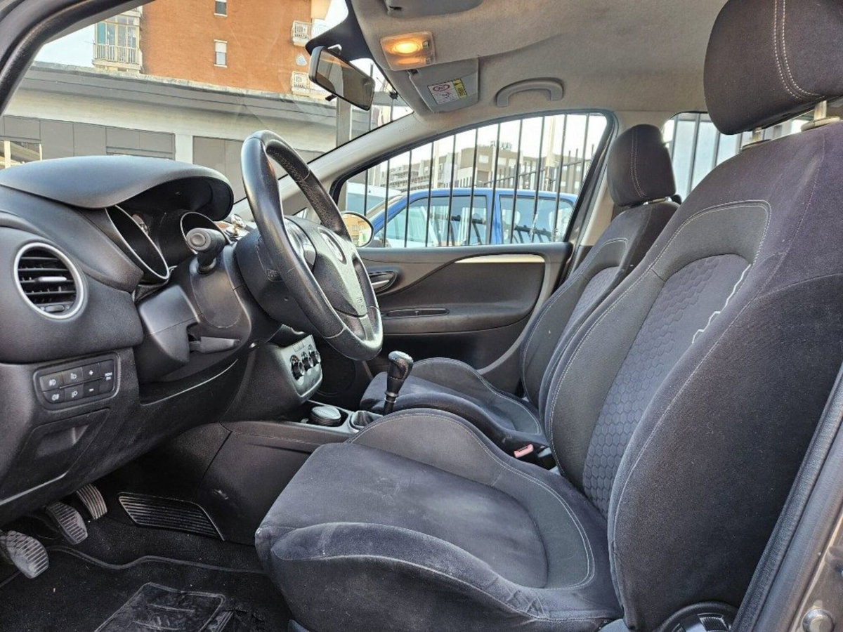 Fiat Punto 1.3 MJT II 75 CV 5 porte Lounge (6)