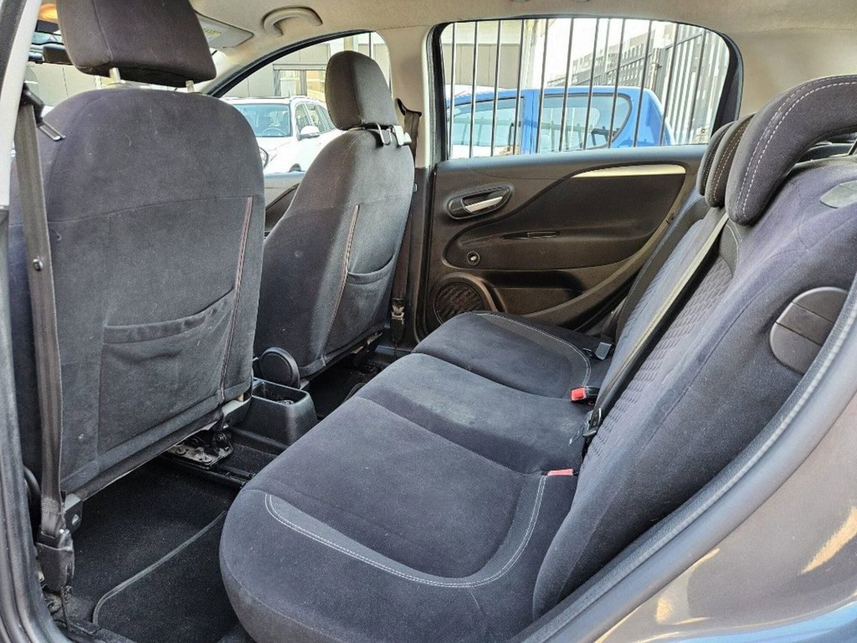 Fiat Punto 1.3 MJT II 75 CV 5 porte Lounge (7)