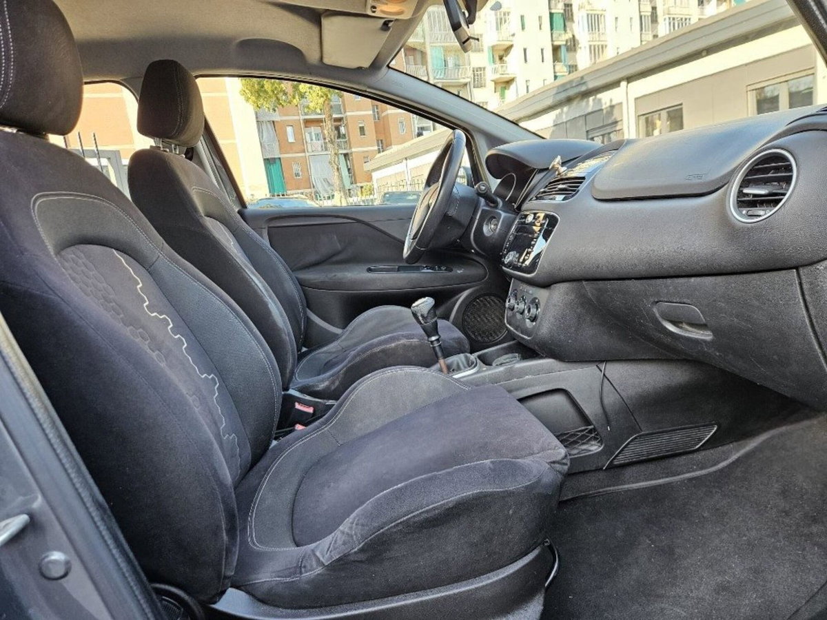 Fiat Punto 1.3 MJT II 75 CV 5 porte Lounge (9)