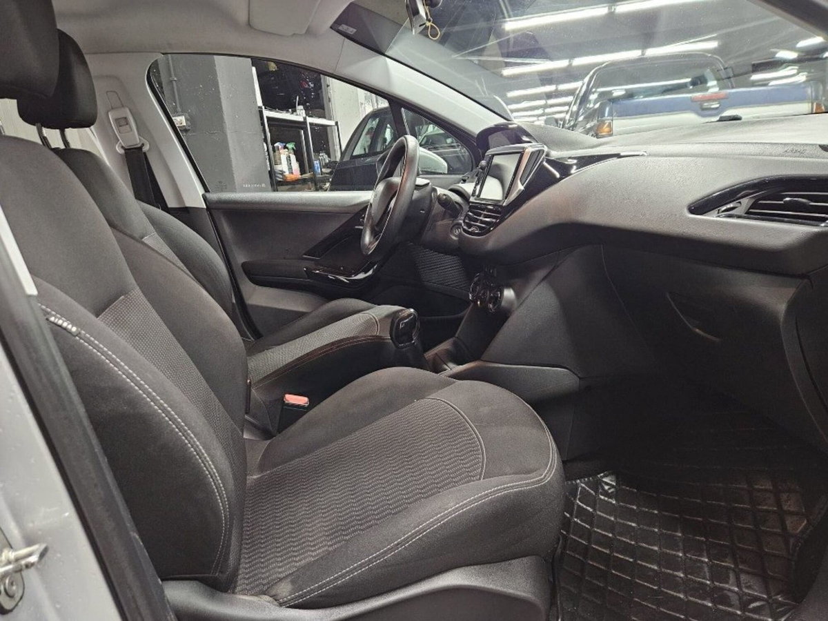 Peugeot 208 75 5 porte Active (10)
