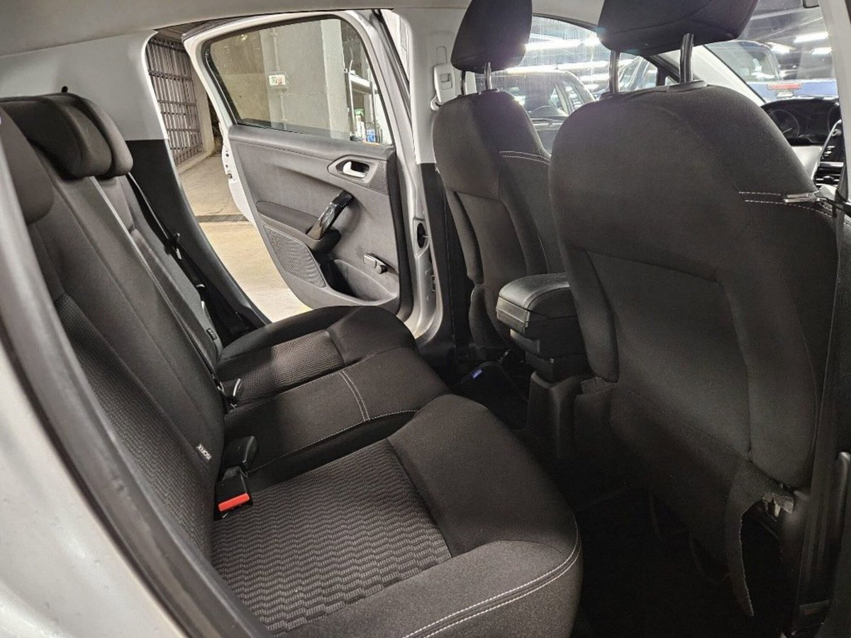 Peugeot 208 75 5 porte Active (11)