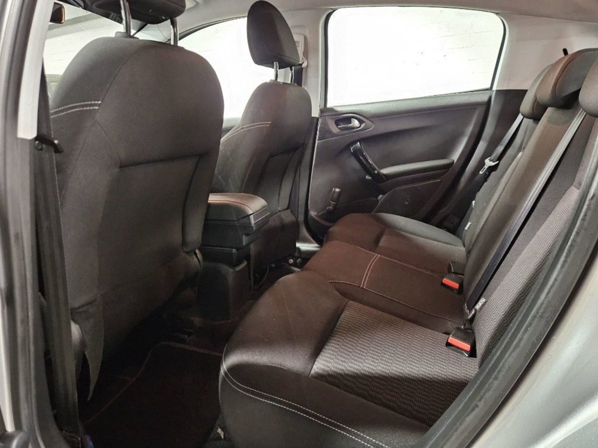 Peugeot 208 75 5 porte Active (8)
