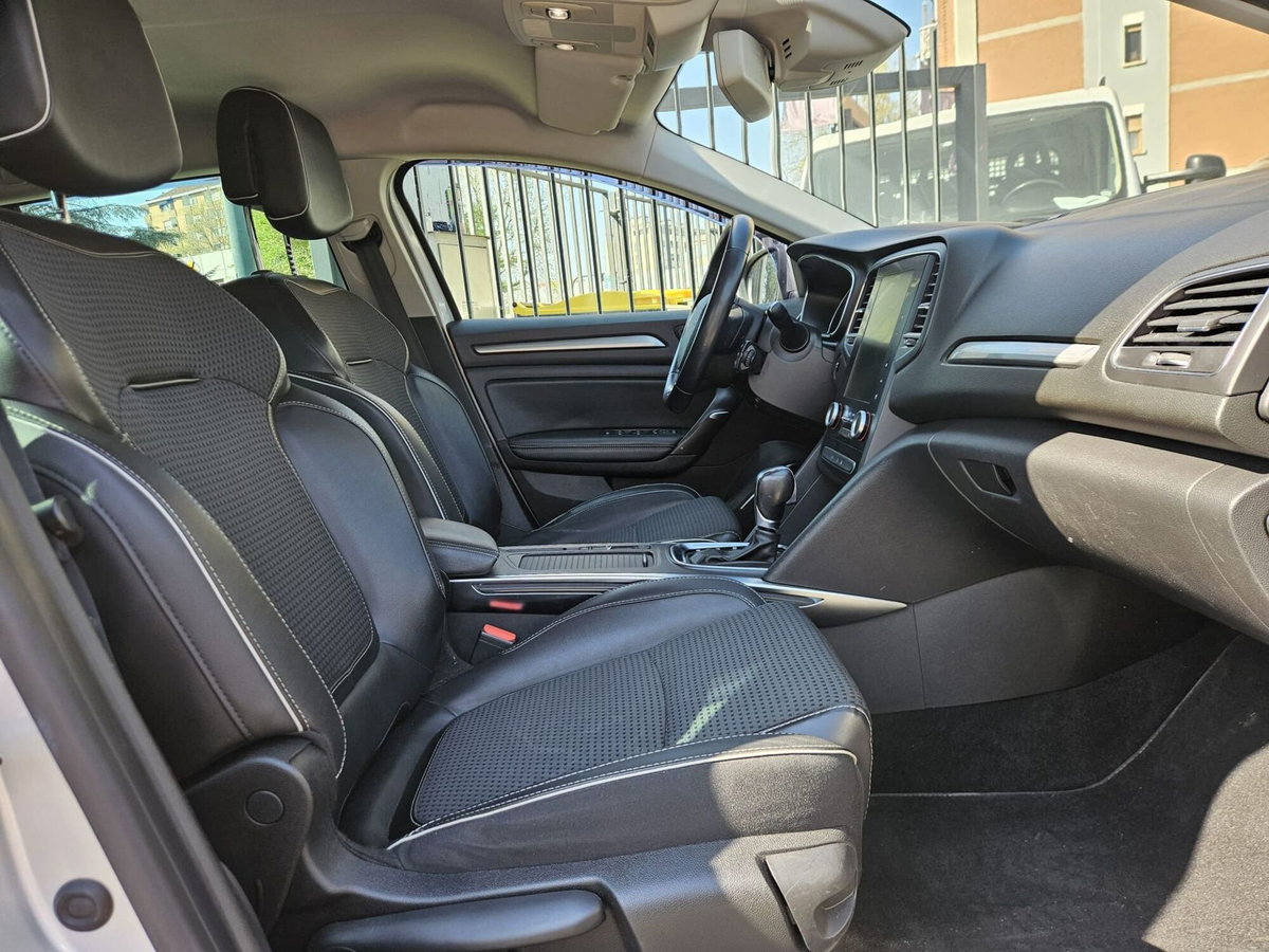 Renault Mégane SporTour 1.5 dCi 110CV EDC SporTour Bose (11)