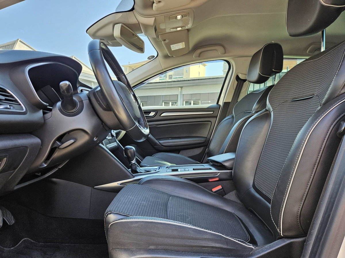 Renault Mégane SporTour 1.5 dCi 110CV EDC SporTour Bose (8)