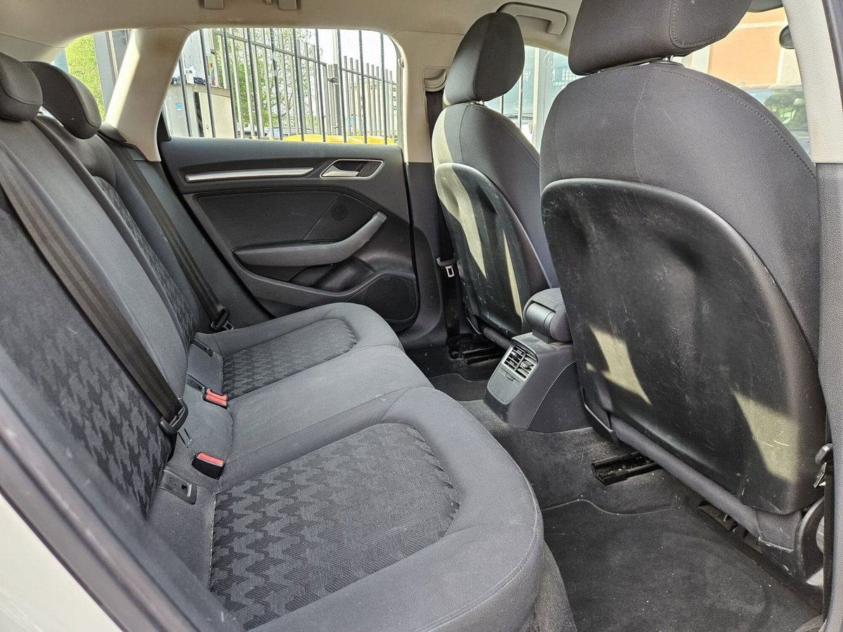 Audi A3 Sportback 1.6 TDI S tronic Business (10)