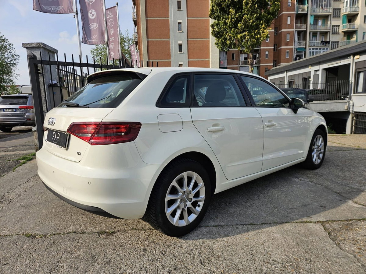Audi A3 Sportback 1.6 TDI S tronic Business (4)