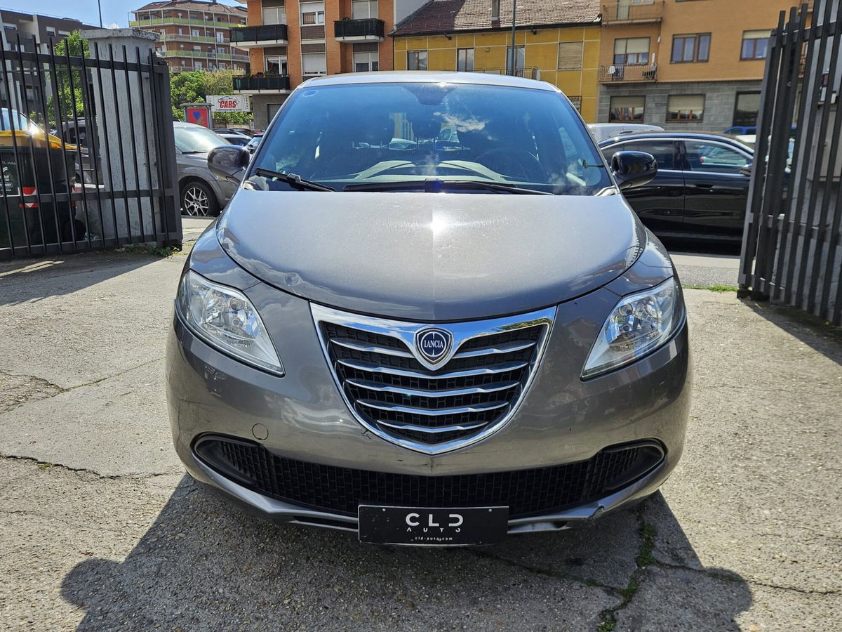 Lancia Ypsilon 1.2 69 CV 5 porte Silver (2)
