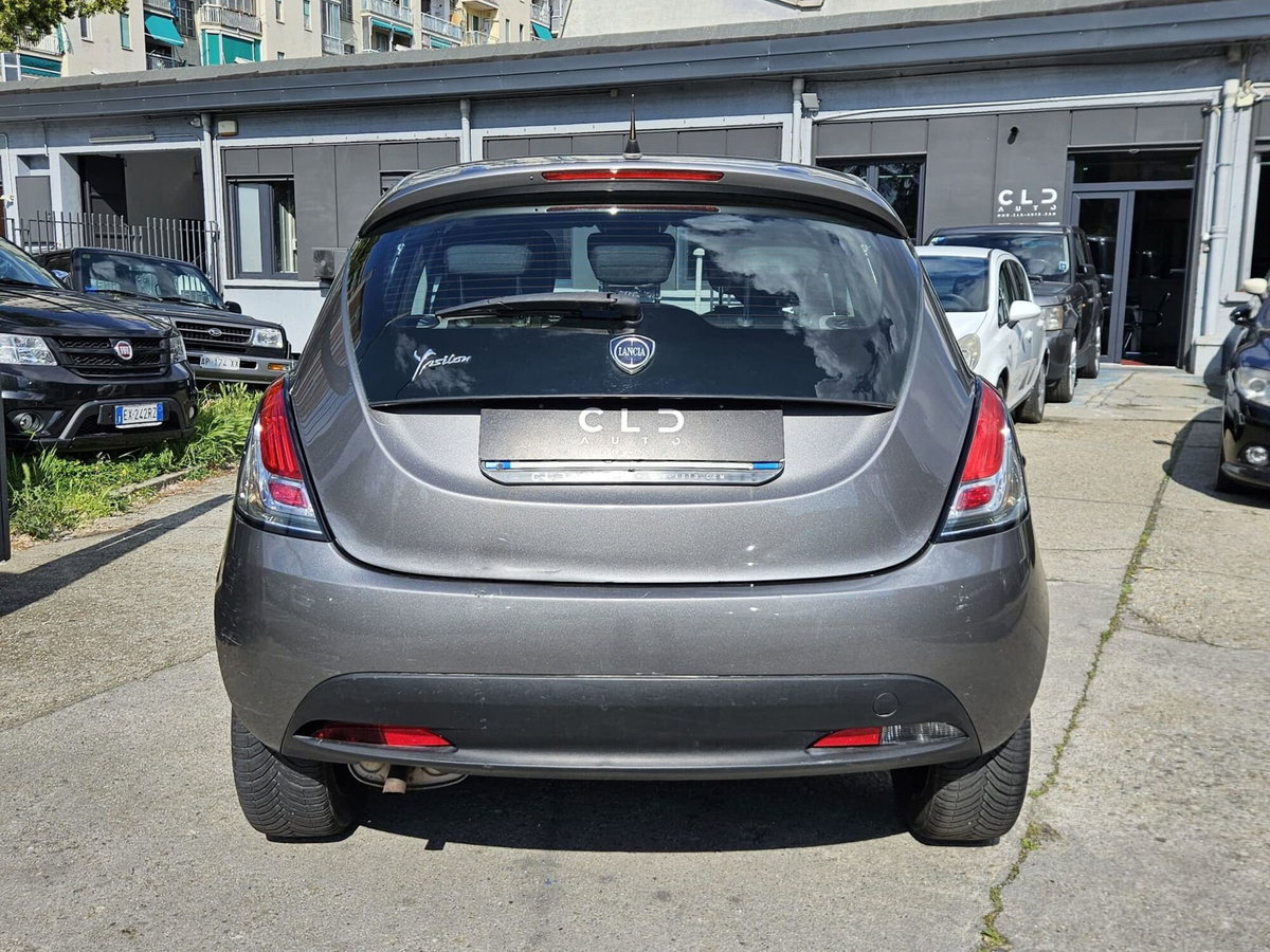 Lancia Ypsilon 1.2 69 CV 5 porte Silver (3)