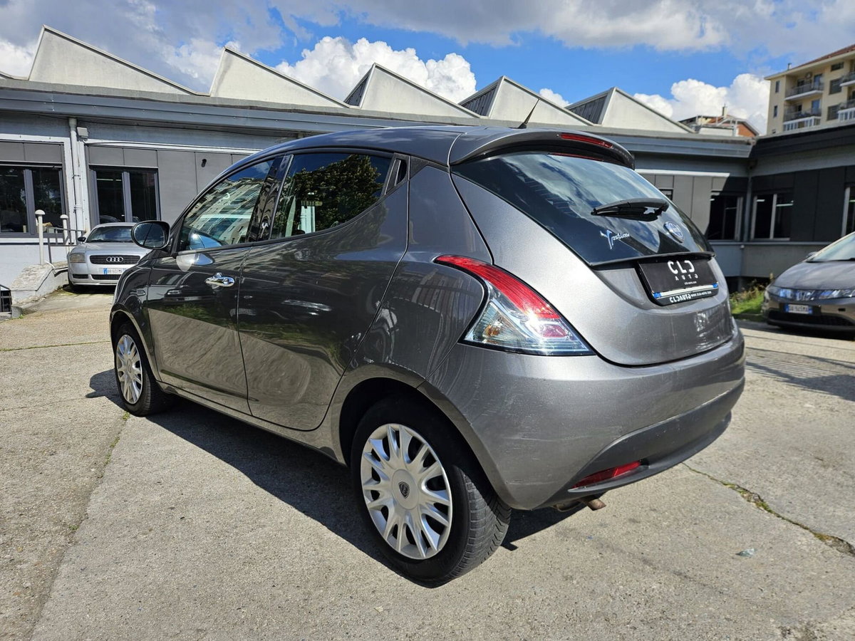 Lancia Ypsilon 1.2 69 CV 5 porte Silver (4)