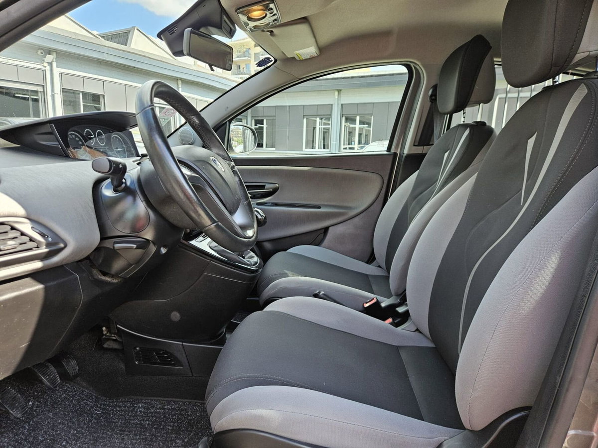 Lancia Ypsilon 1.2 69 CV 5 porte Silver (6)