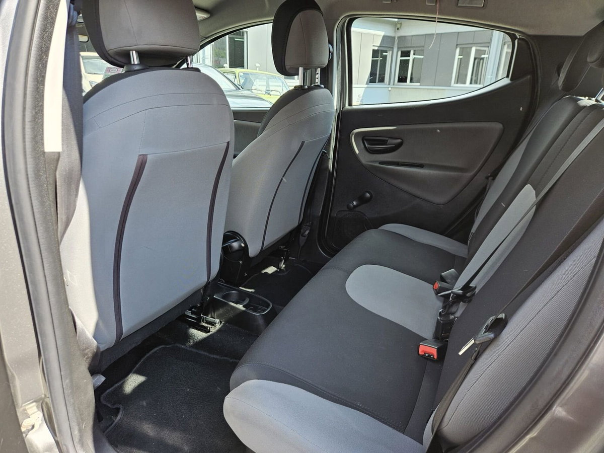 Lancia Ypsilon 1.2 69 CV 5 porte Silver (7)