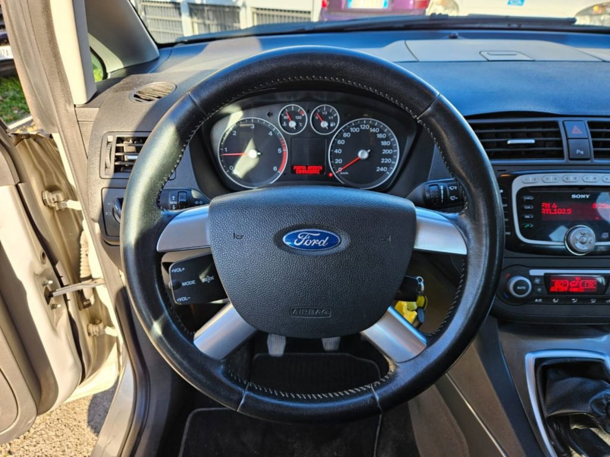 Ford C-Max 2.0 TDCi 136 CV Titanium DPF (13)
