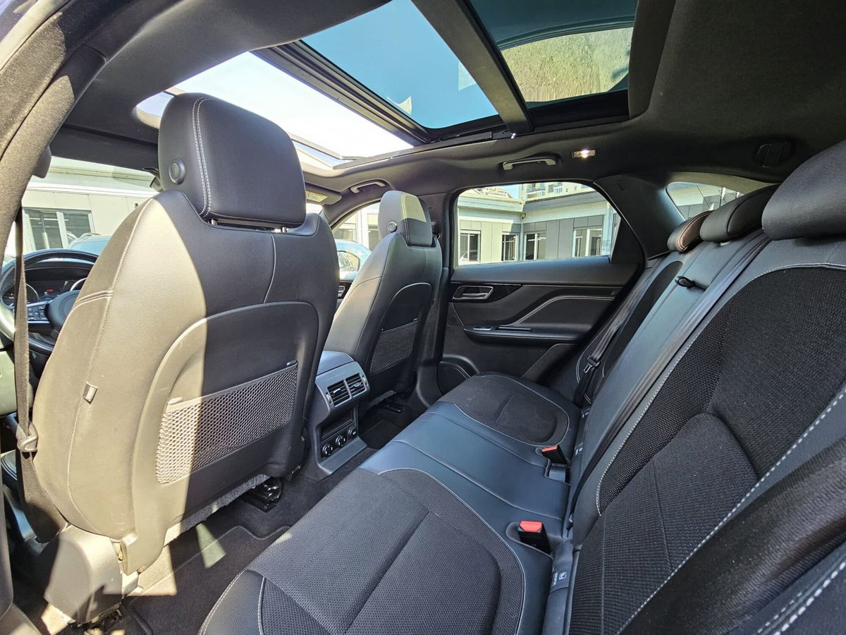 Jaguar F-Pace 2.0 D 180 CV AWD R-Sport (12)