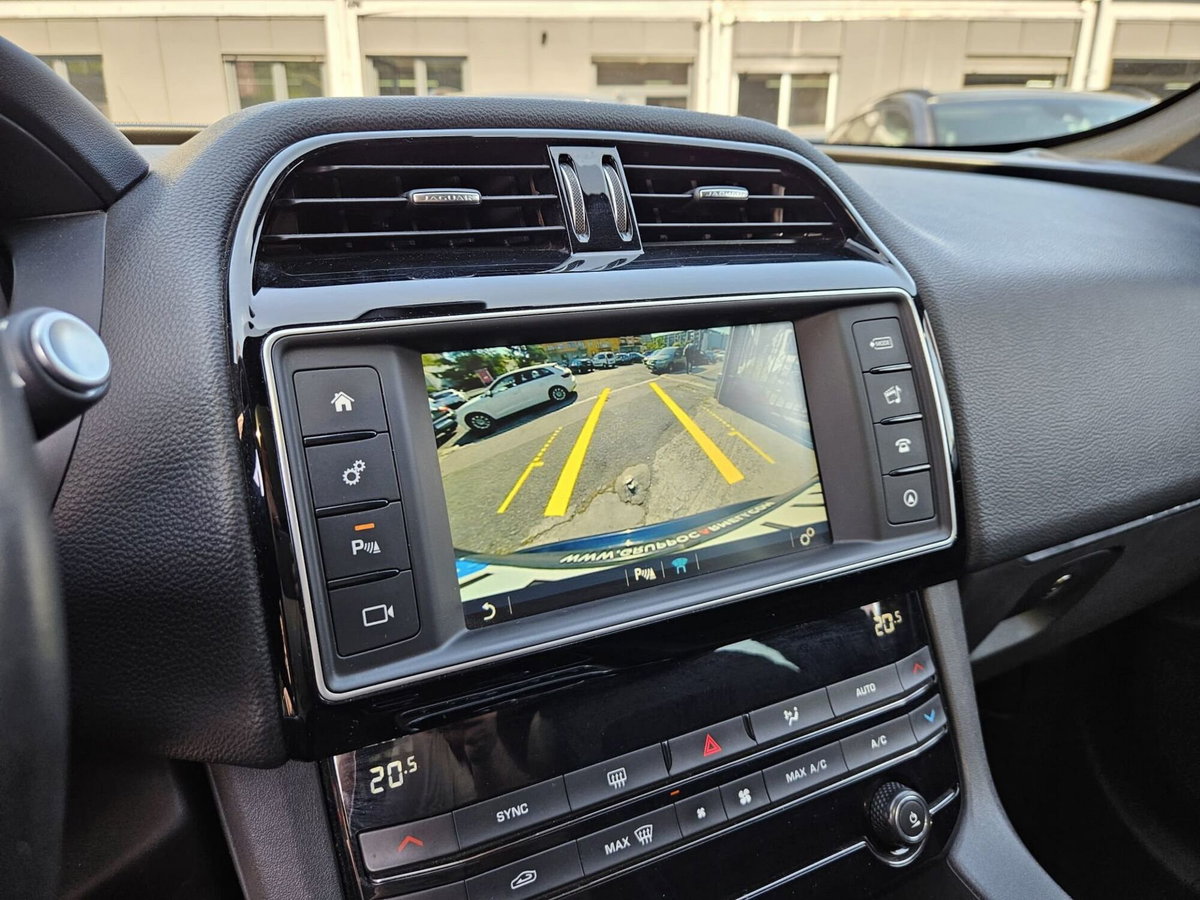 Jaguar F-Pace 2.0 D 180 CV AWD R-Sport (16)