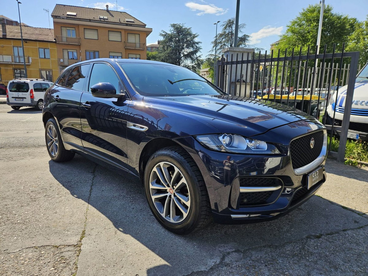Jaguar F-Pace 2.0 D 180 CV AWD R-Sport (3)