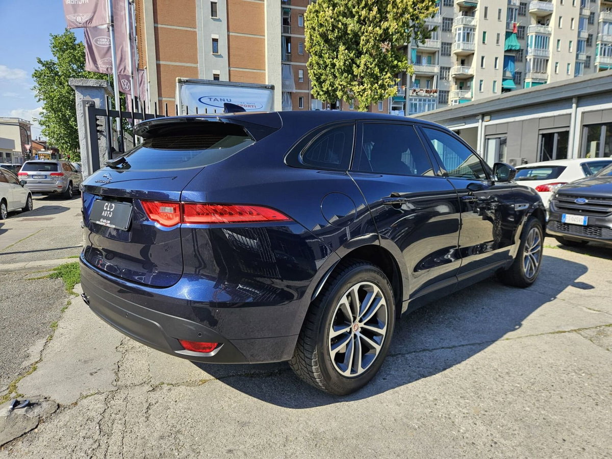 Jaguar F-Pace 2.0 D 180 CV AWD R-Sport (4)