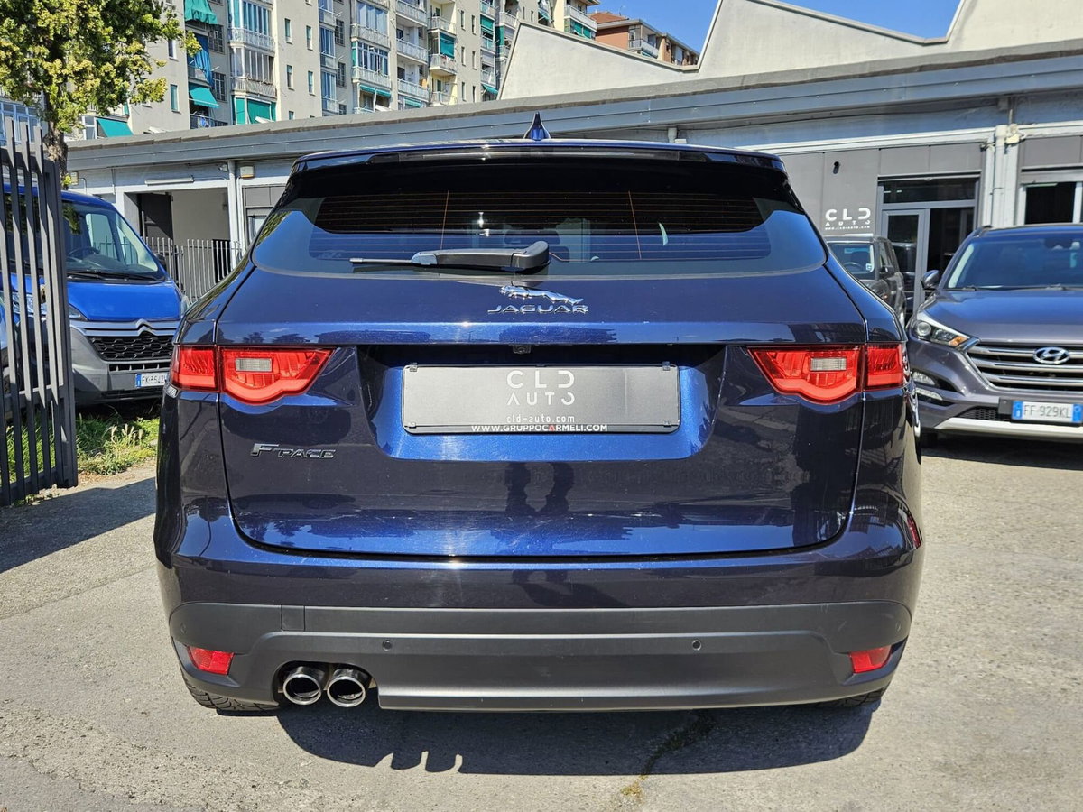 Jaguar F-Pace 2.0 D 180 CV AWD R-Sport (5)