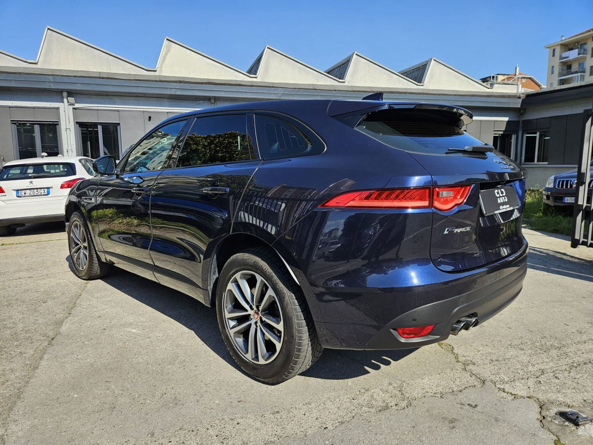 Jaguar F-Pace 2.0 D 180 CV AWD R-Sport (6)