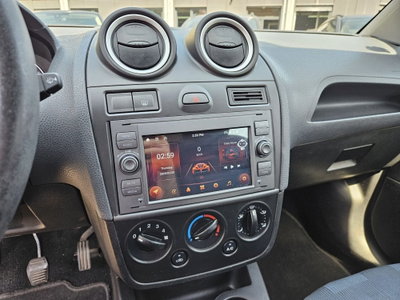 Ford Fiesta 1.4 16V 5p. Ghia (12)
